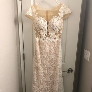 Size 12 L’amour Calla Blanche wedding dress